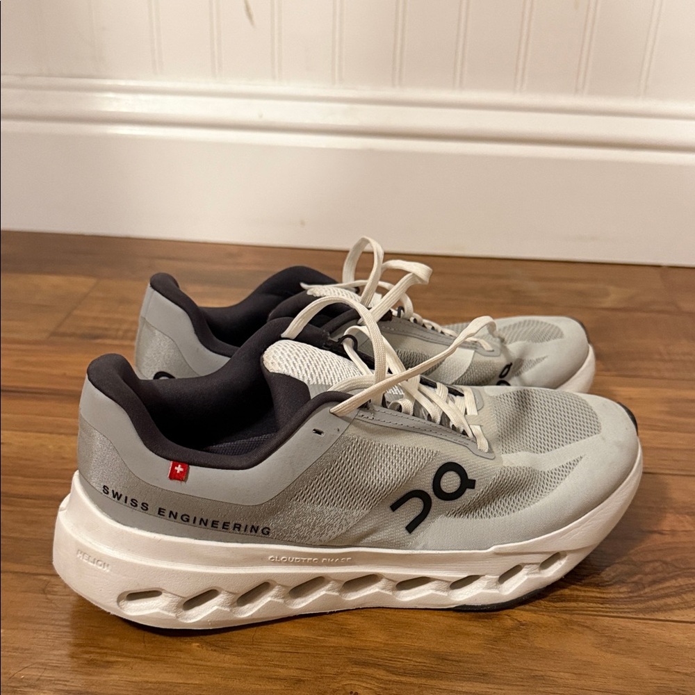 On Cloud Running Light Gray and White Sneakers